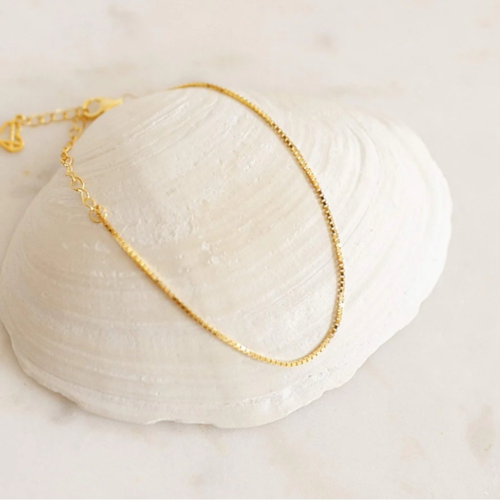 NIB- Gold-Plated Box Chain Bracelet by Caitlyn Minimalist in Yellow Gold
